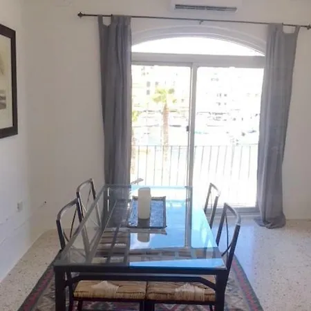 Lovely Large Seafront Διαμέρισμα *
