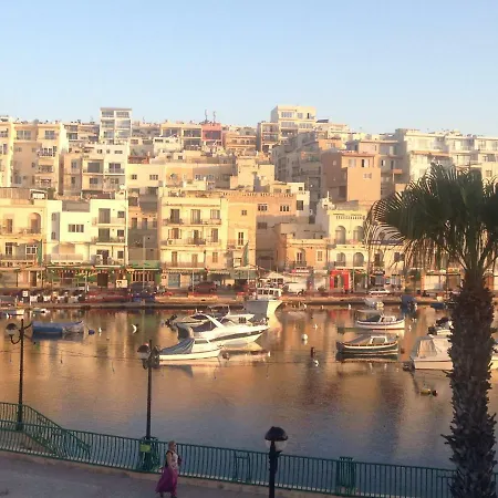 Lovely Large Seafront Apartamento